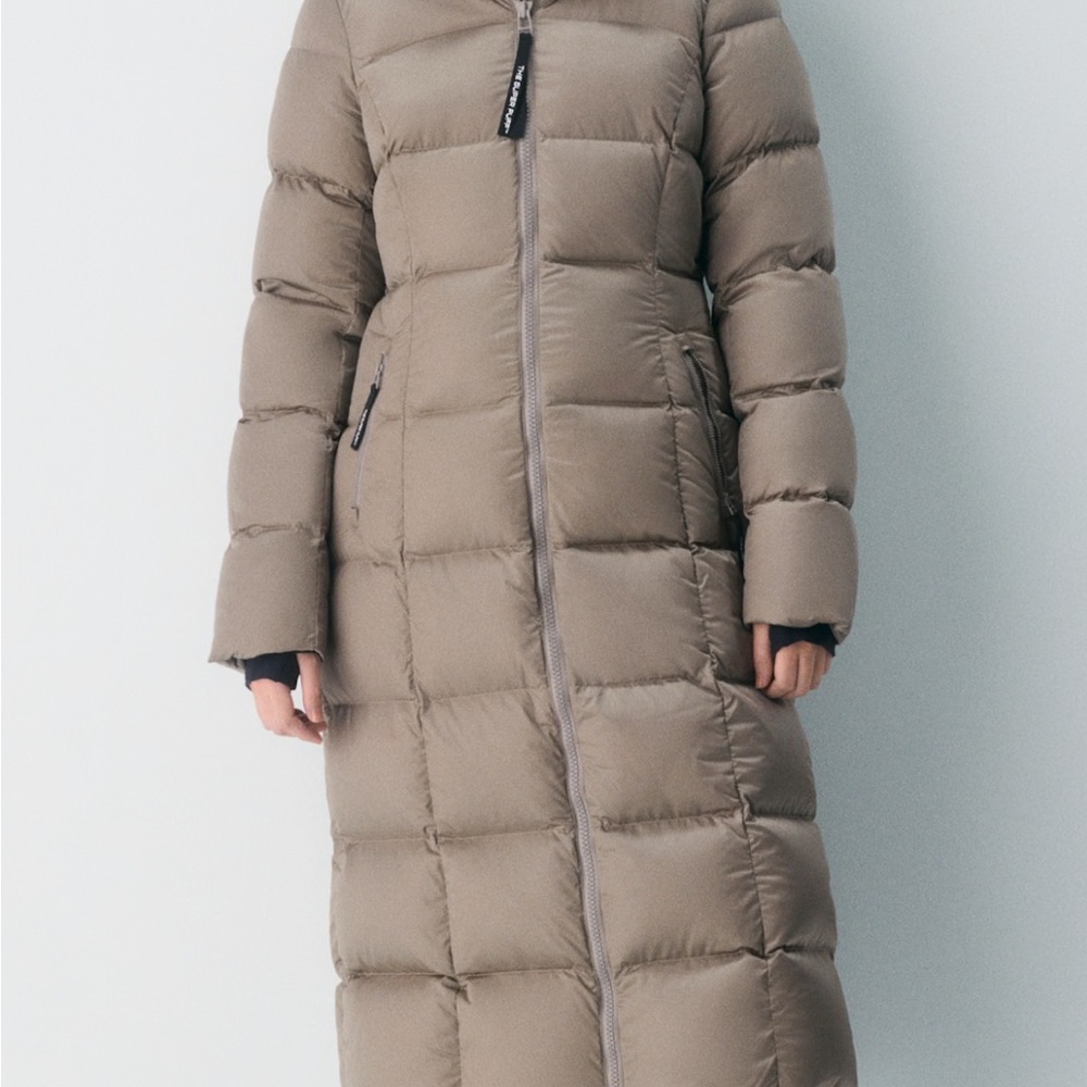 Aritzia Super Snug Super Puff Modern Taupe Puffer Coat Medium DISCONTINUED